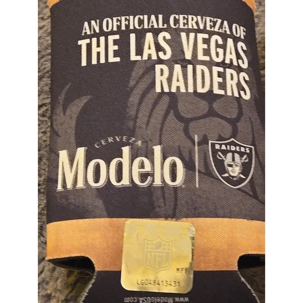 Las Vegas Raiders NFL Modelo Can Coozie Beer Soda Sleeve‎ Black Silver New Gift